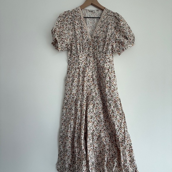 Dresses & Skirts - Floral V-Neck Dress